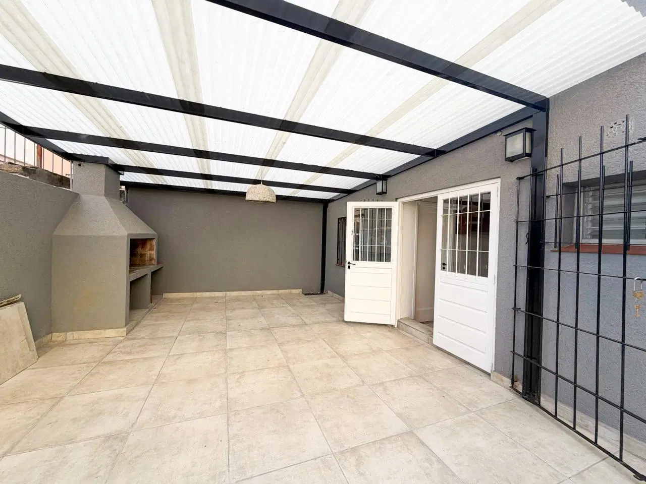 APTO CREDITO! A mtrs. Nva. Cba. - Casa Planta Alta TERRAZA CON ASADOR! 2D mas escritorio 2B. 3