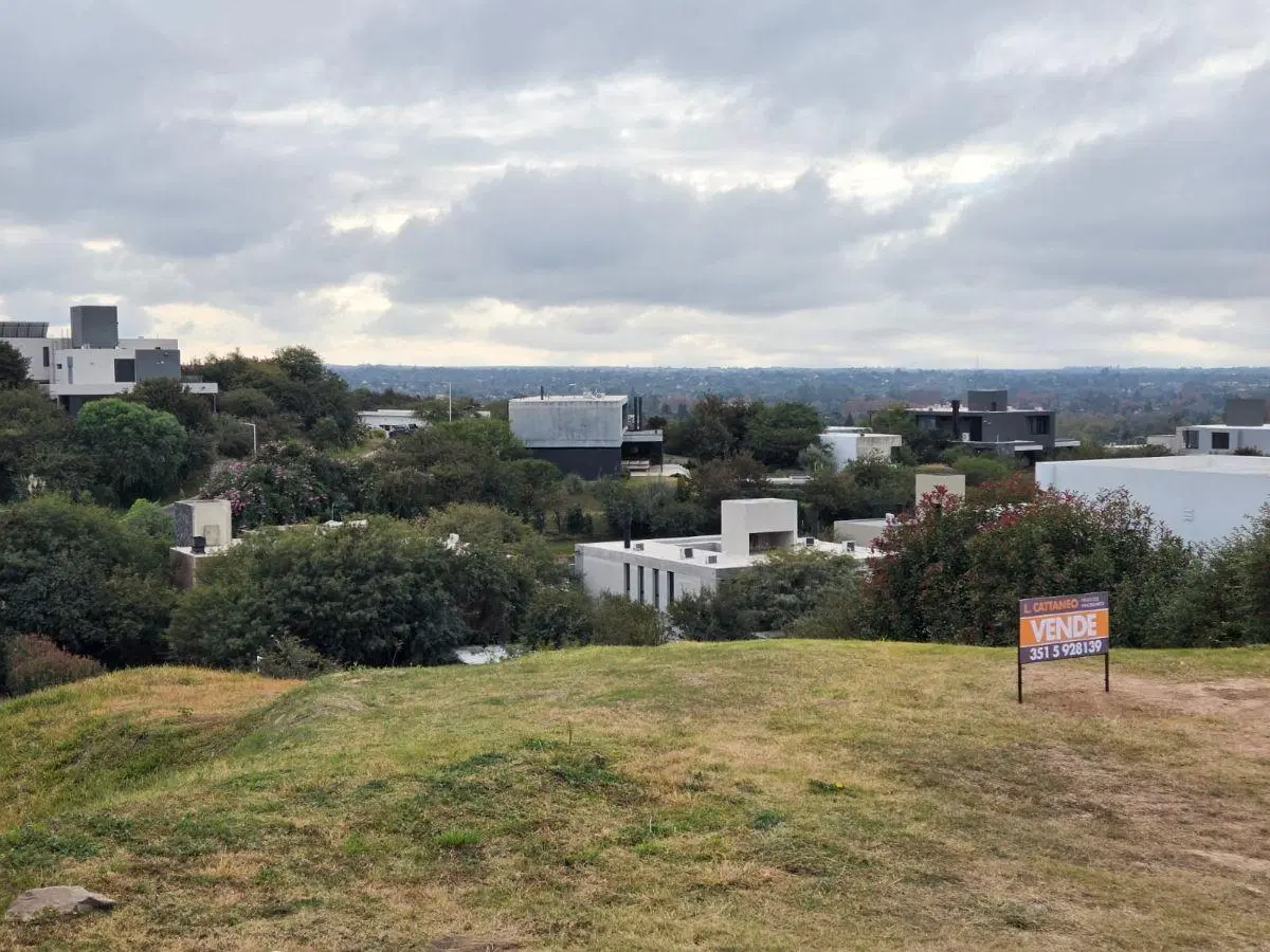 Vendo lote en La Rufina con fondo Norte vista y salida a otra calle - imperdible 4