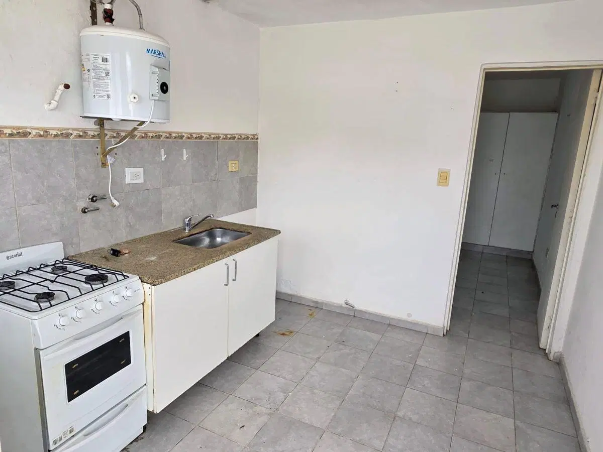 Alquilo departamento de 1 dormitorio sobre la Av. Rafael Nuñez - vista a la calle - opción cochera 1