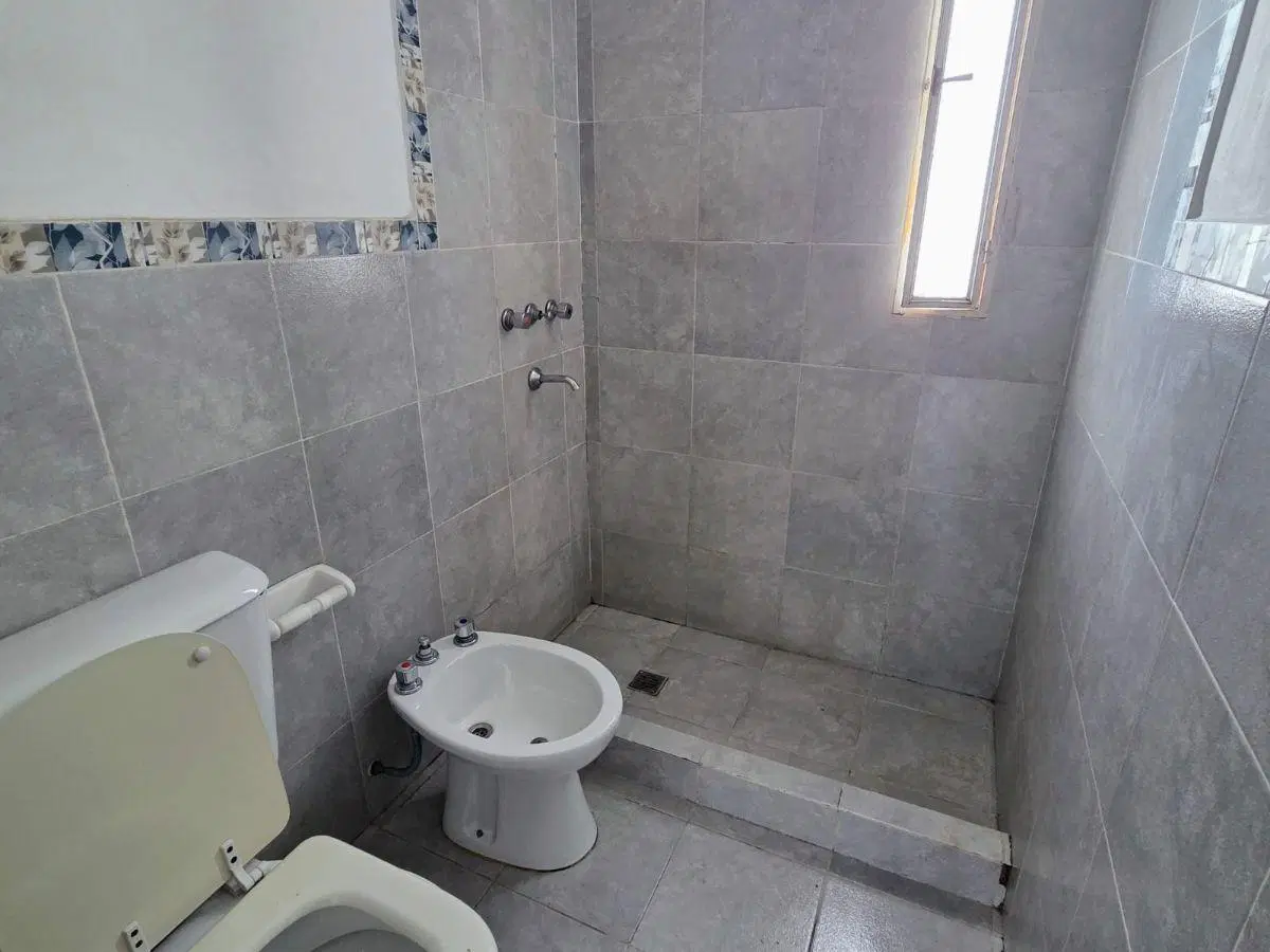 Alquilo departamento de 1 dormitorio sobre la Av. Rafael Nuñez - vista a la calle - opción cochera 4