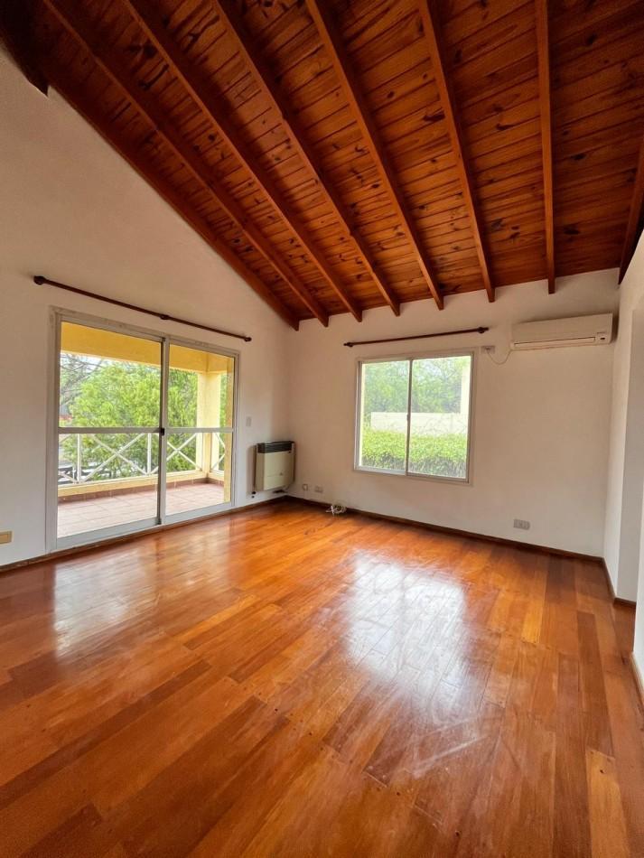 4 Hojas - Excepcional Casa en Venta - Apto Crédito Privado 2