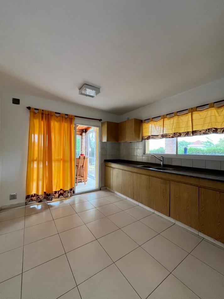 4 Hojas - Excepcional Casa en Venta - Apto Crédito Privado 3
