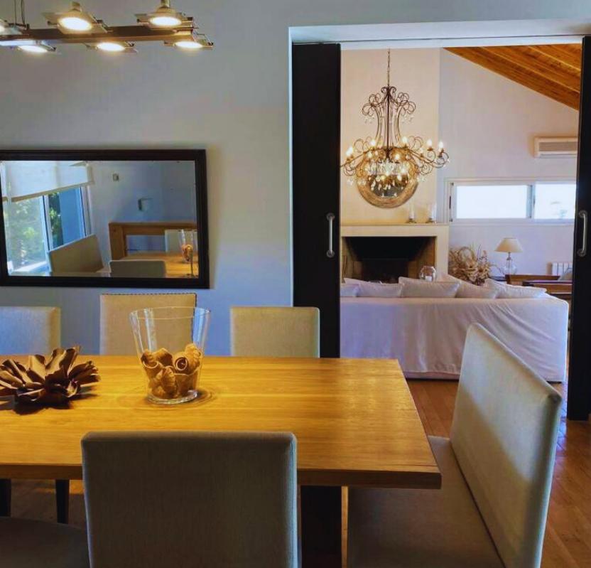 Hermosa Casa de 3 Dorm. + 1 Escritorio en Chacas de La Villa. 2