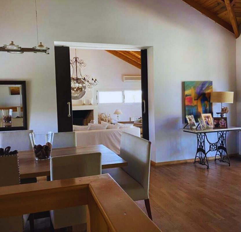 Hermosa Casa de 3 Dorm. + 1 Escritorio en Chacas de La Villa. 5