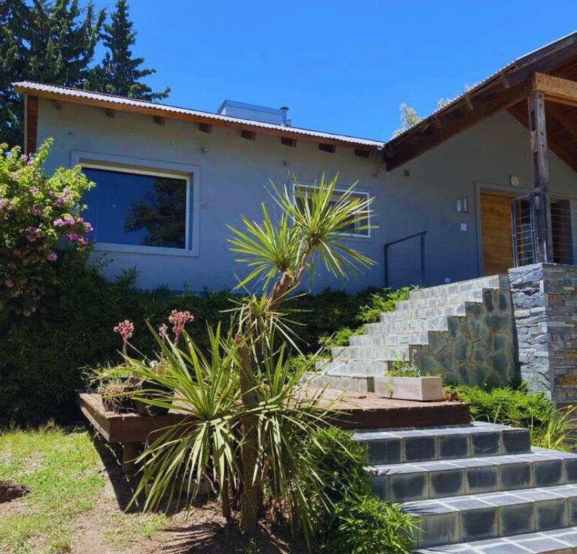 Hermosa Casa de 3 Dorm. + 1 Escritorio en Chacas de La Villa. 1