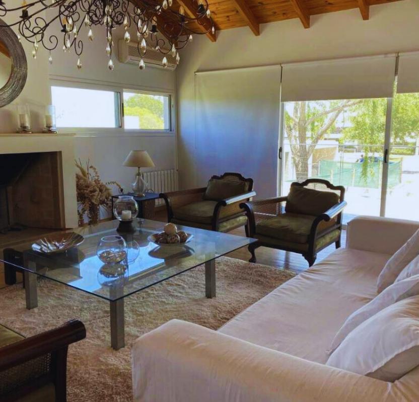 Hermosa Casa de 3 Dorm. + 1 Escritorio en Chacas de La Villa. 3