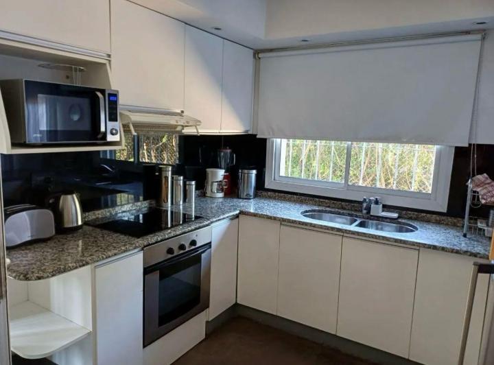 Excelente Casa 3 D, 4 B en Villa Rivera Indarte 5