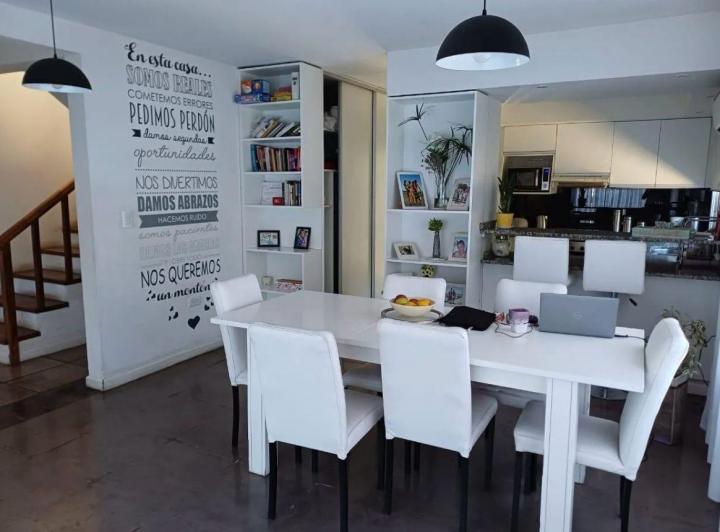 Excelente Casa 3 D, 4 B en Villa Rivera Indarte 4