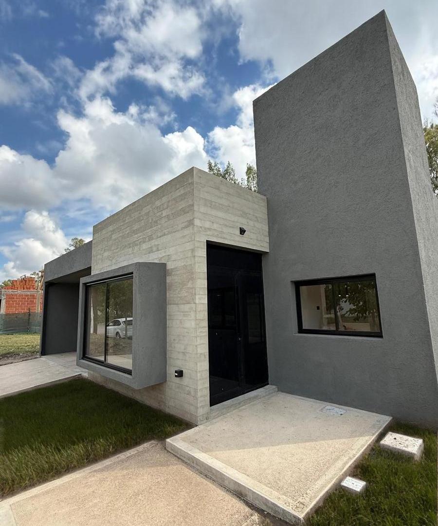 Casa a estrenar en Tejas 4 – 3 dormitorios, quincho y cochera doble | Villa Carlos Paz