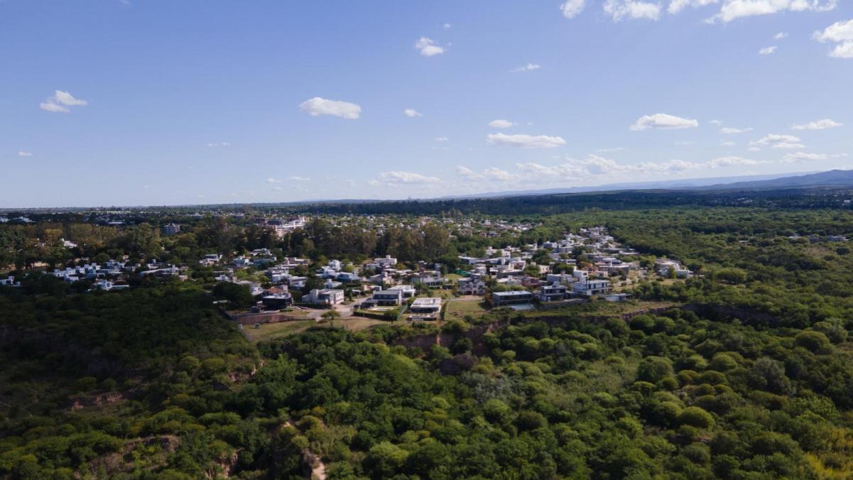 Último Lote en Jardín Inglés – Valle Escondido 800 m² – Financiación