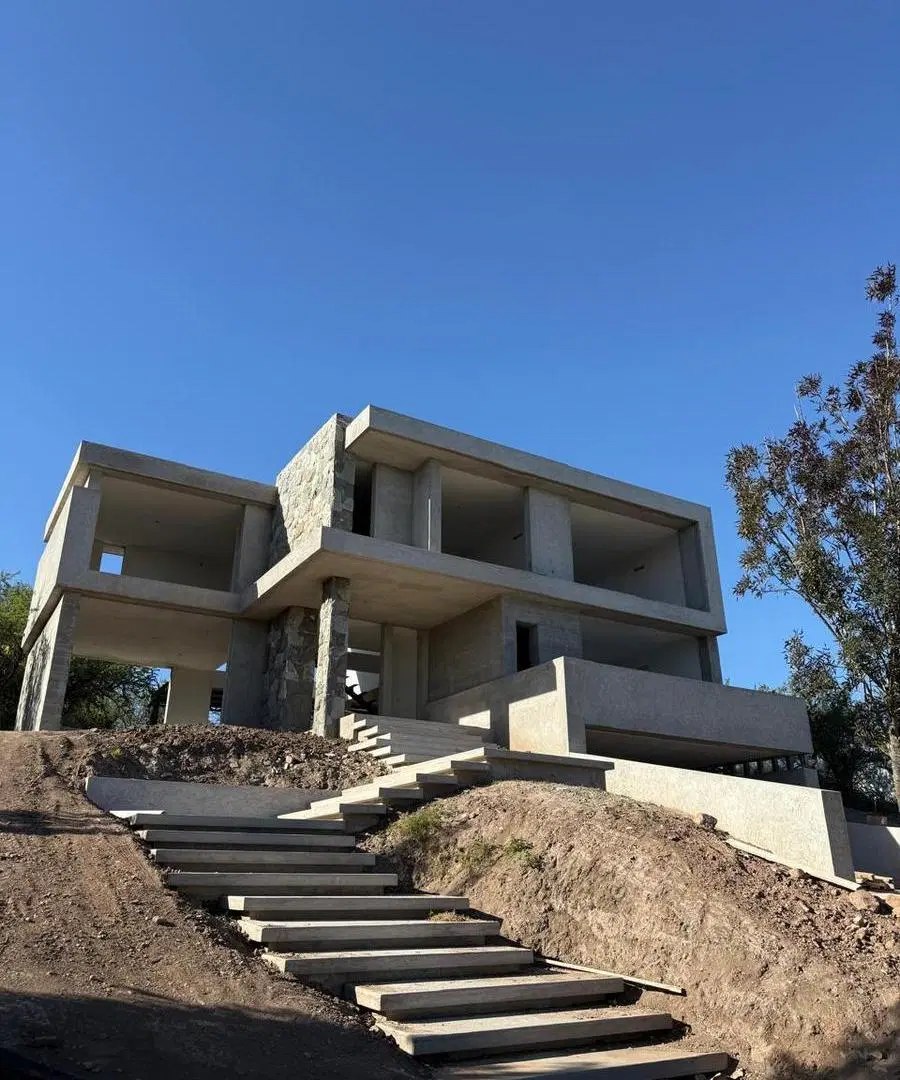 Casa en Estancia El Terrón – 3 Dormitorios, Cava y Subsuelo – Entrega 2026 2