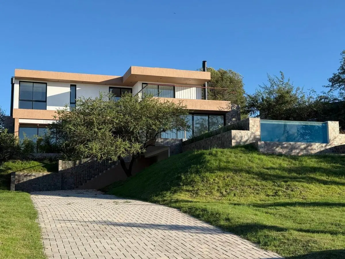 Casa de Categoría en Venta en Estancia El Terrón | 475 m² Cubiertos | A Estrenar 5