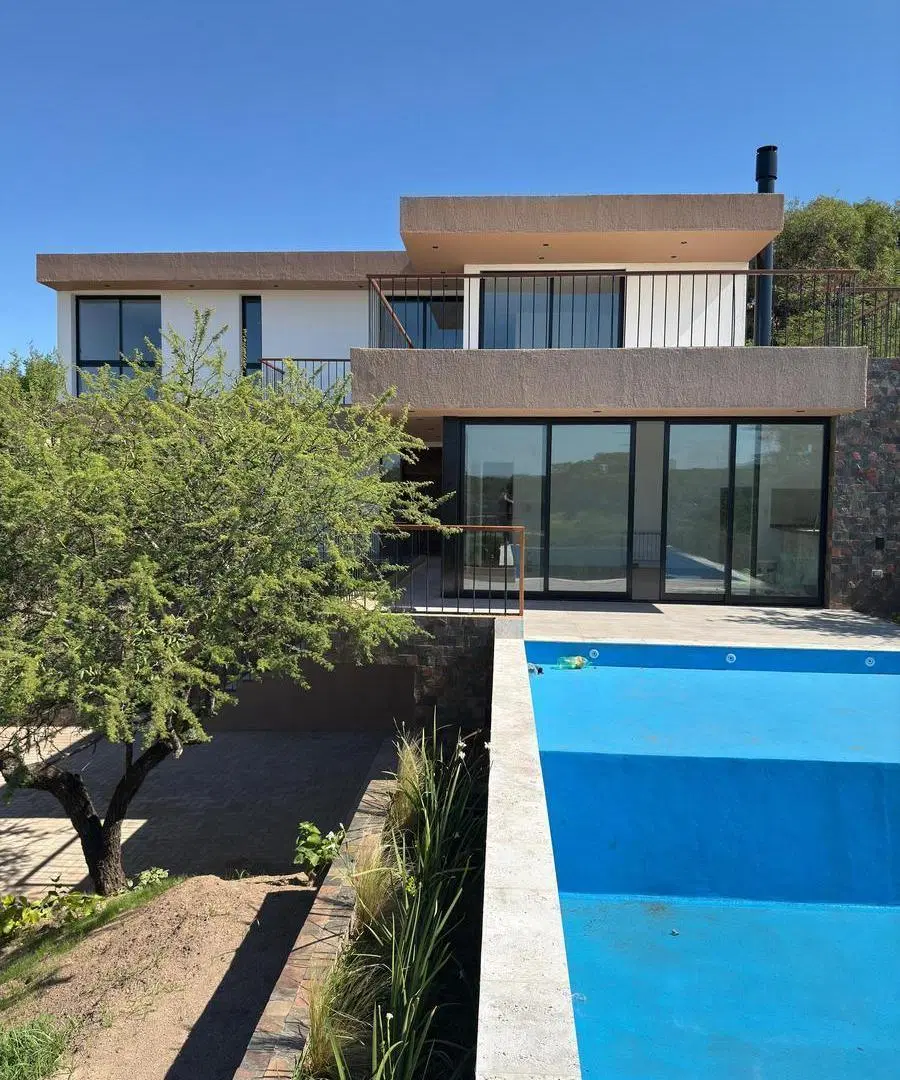 Casa de Categoría en Venta en Estancia El Terrón | 475 m² Cubiertos | A Estrenar 2