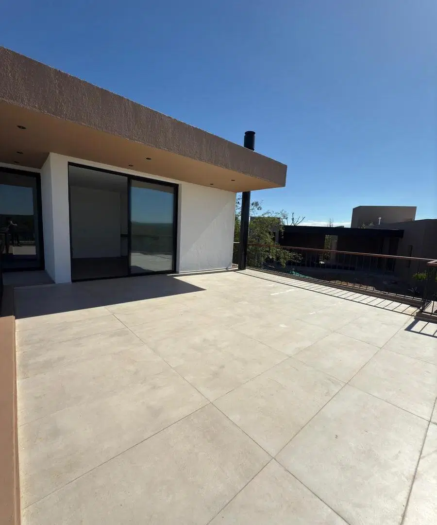 Casa de Categoría en Venta en Estancia El Terrón | 475 m² Cubiertos | A Estrenar 3
