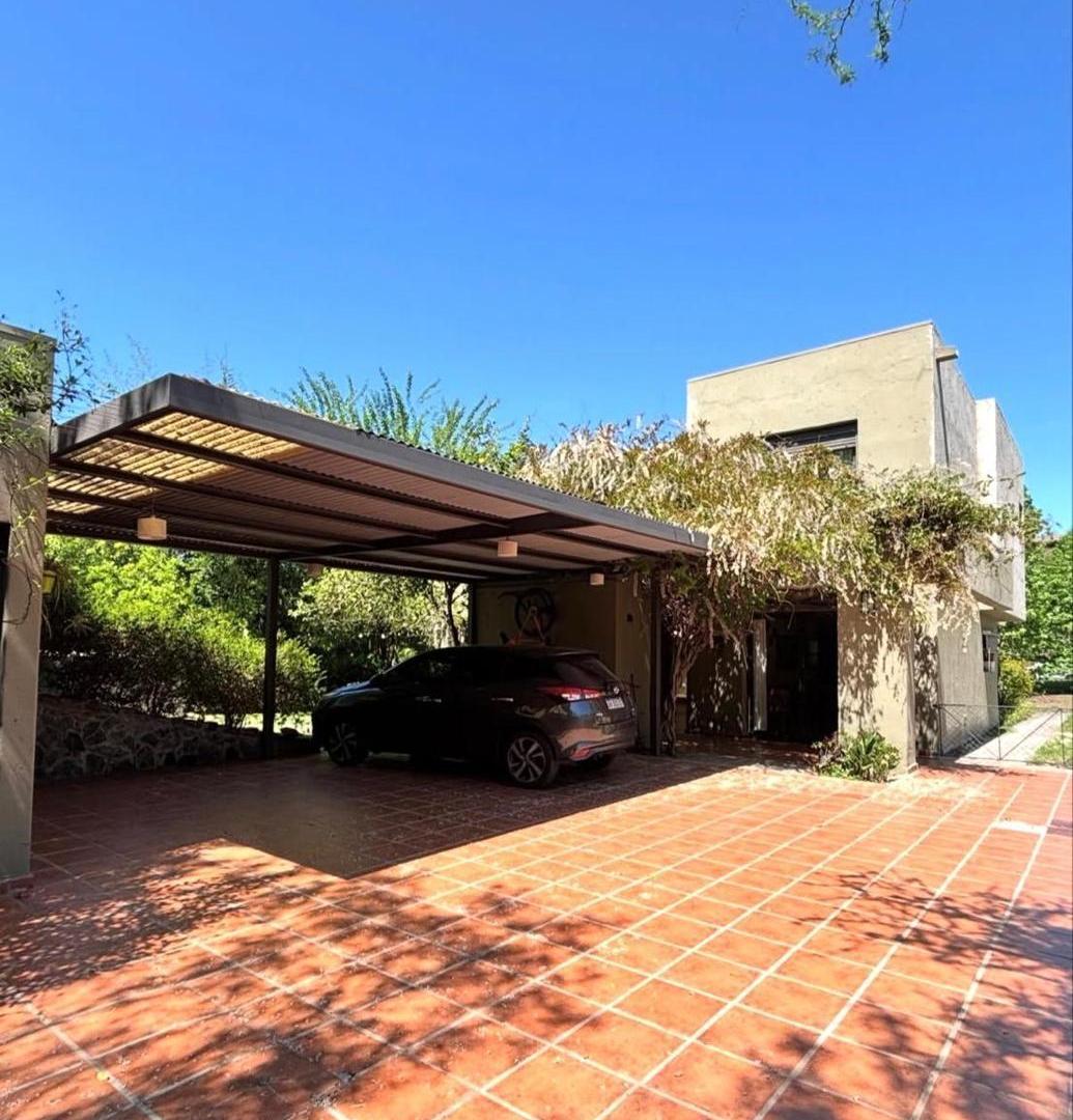 Casa de Categoría en Estancia Q2 – 3 Dormitorios, Doble Altura y Gran Jardín