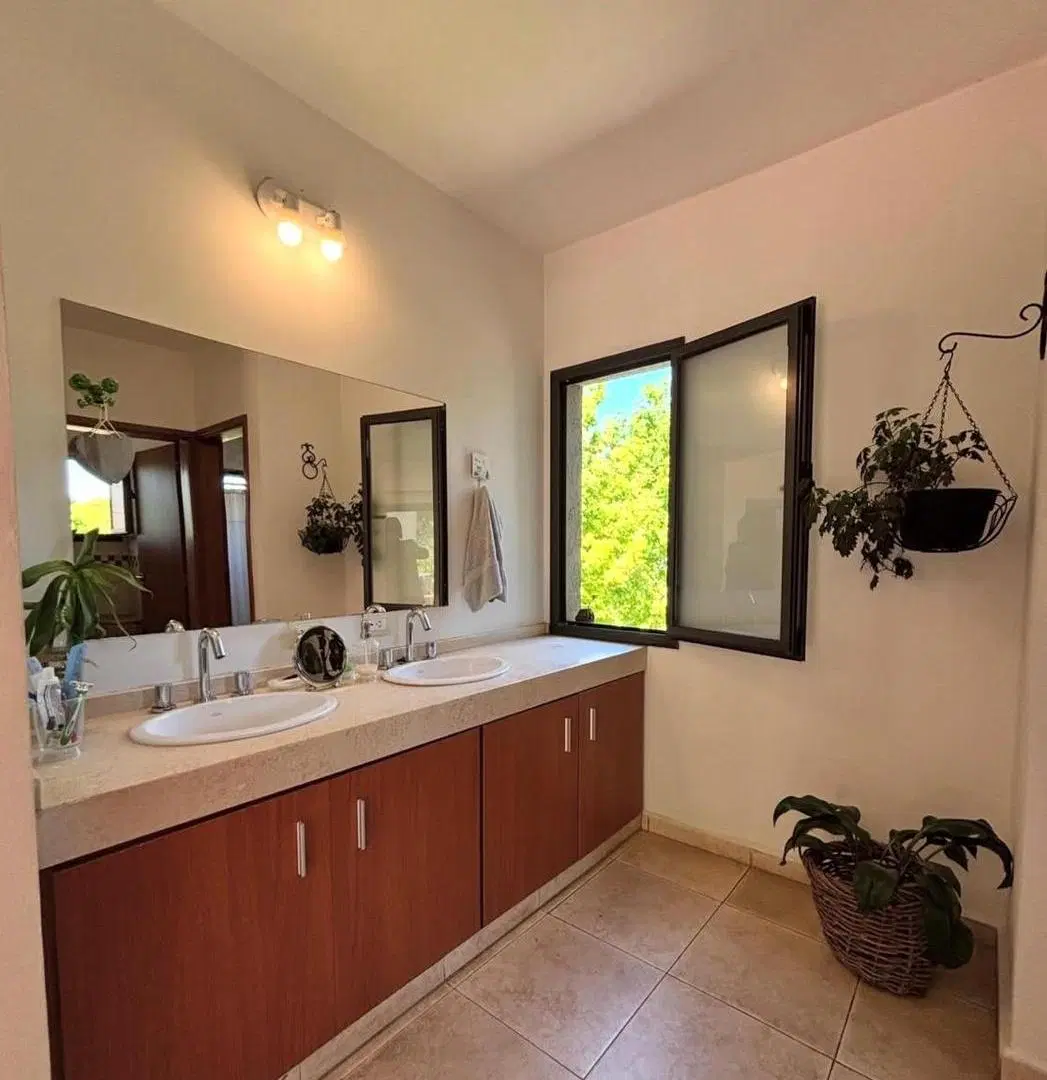 Casa de Categoría en Estancia Q2 – 3 Dormitorios, Doble Altura y Gran Jardín 4