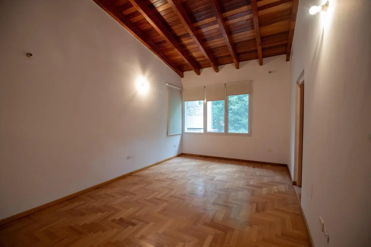 Casa en Estancia Q2 600 m² en 1 Planta – 5 Dormitorios, Pileta y Depto Independiente 2