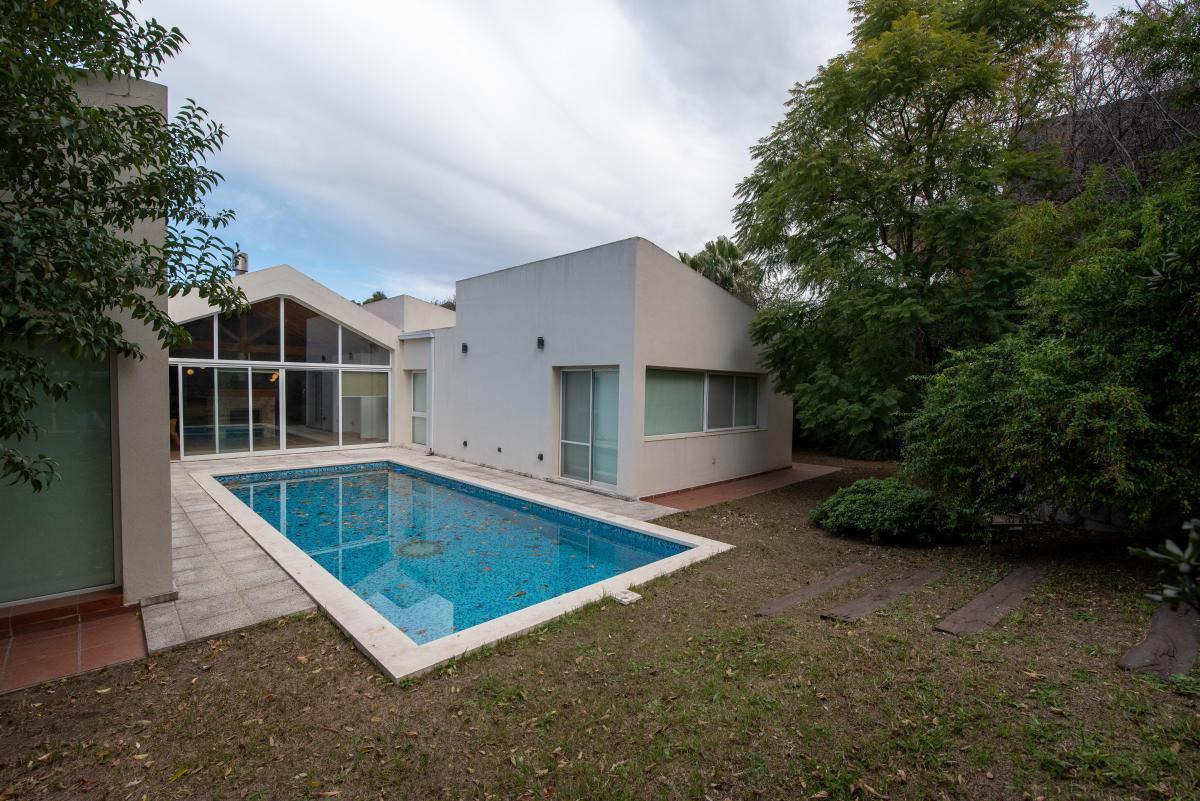 Casa en Estancia Q2 600 m² en 1 Planta – 5 Dormitorios, Pileta y Depto Independiente