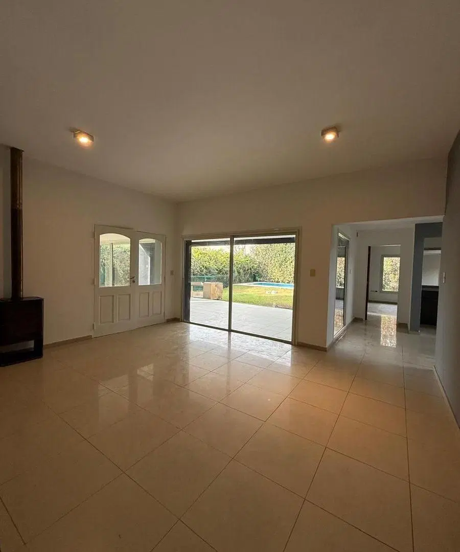 Casa de 4 Dormitorios con Pileta – Apta Crédito y Excelente Estado 4