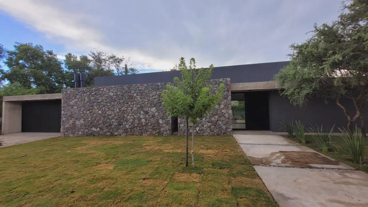 Casa en venta en Estancia El Terrón, Mendiolaza | 3 dormitorios | Categoría premium 1