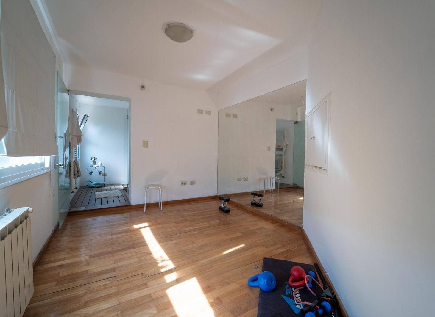 Foto de Casa en Estancia Q2 600 m² Construidos – Pileta, Gimnasio y Frontón de Tenis, imagen 3