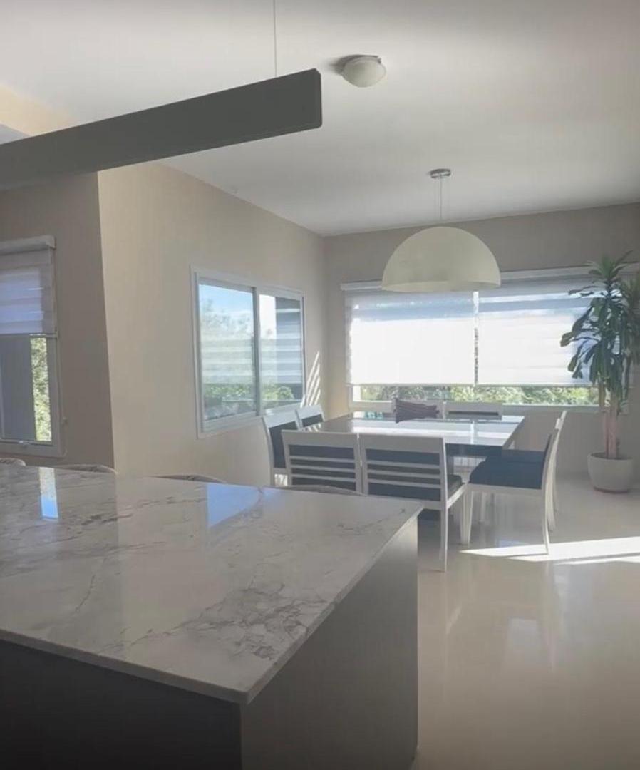 Foto de Residencia de Lujo en 4 Hojas amoblada – 5 Dormitorios, Cava, Cine, Vista a las Sierras y Pileta, imagen 2