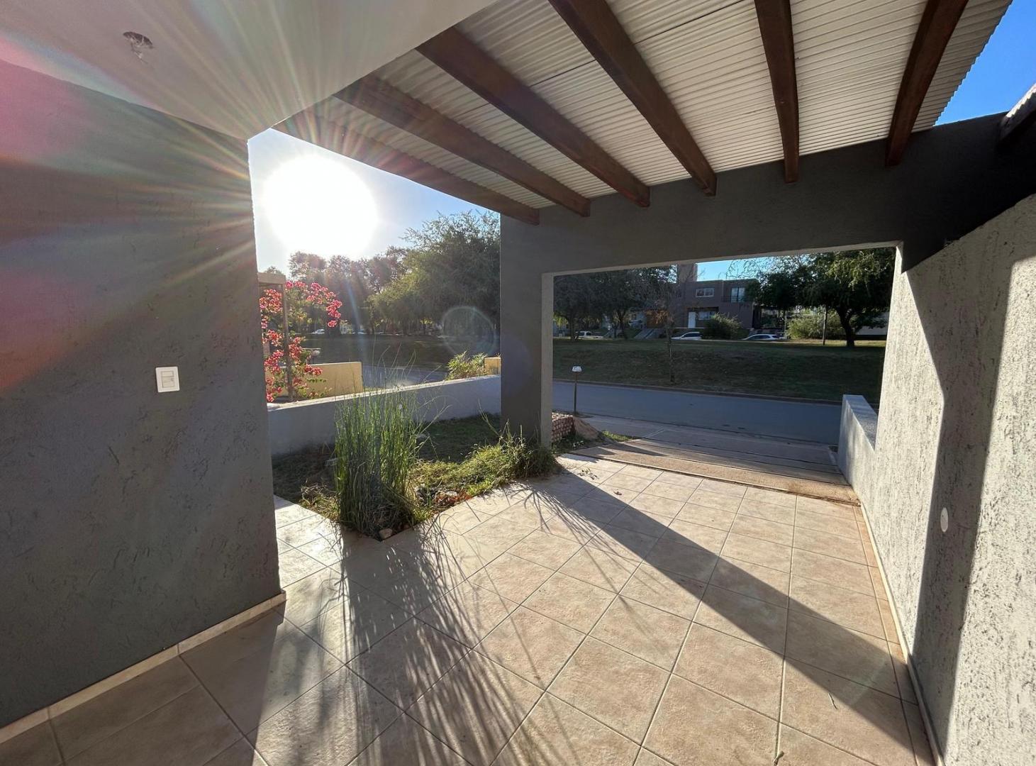 Foto de Dúplex en La Catalina – 3 Dormitorios, Patio y Asador – Entrega Inmediata, imagen 2