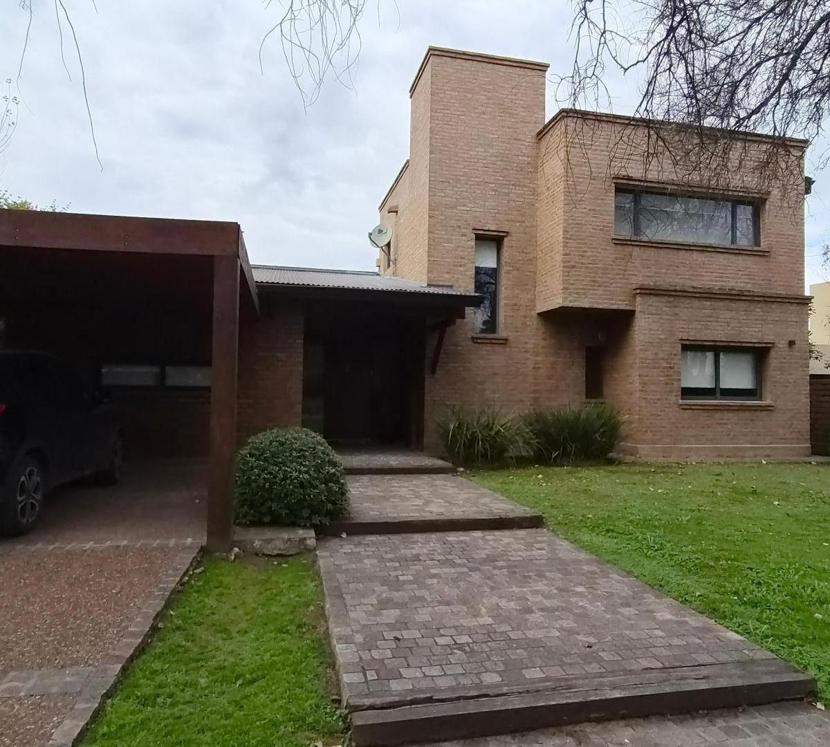 Foto de Casa de Categoría en San Isidro – 3 Dormitorios, Pileta y Apta Crédito, imagen 2