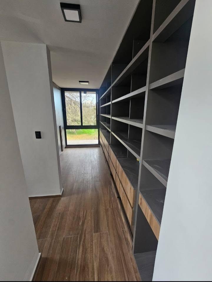 Foto de Casa a Estrenar en Estancia El Terrón – 4 Dormitorios, 400 m² y Vista a, imagen 4