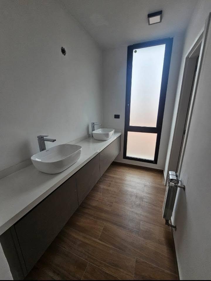 Foto de Casa a Estrenar en Estancia El Terrón – 4 Dormitorios, 400 m² y Vista a, imagen 5