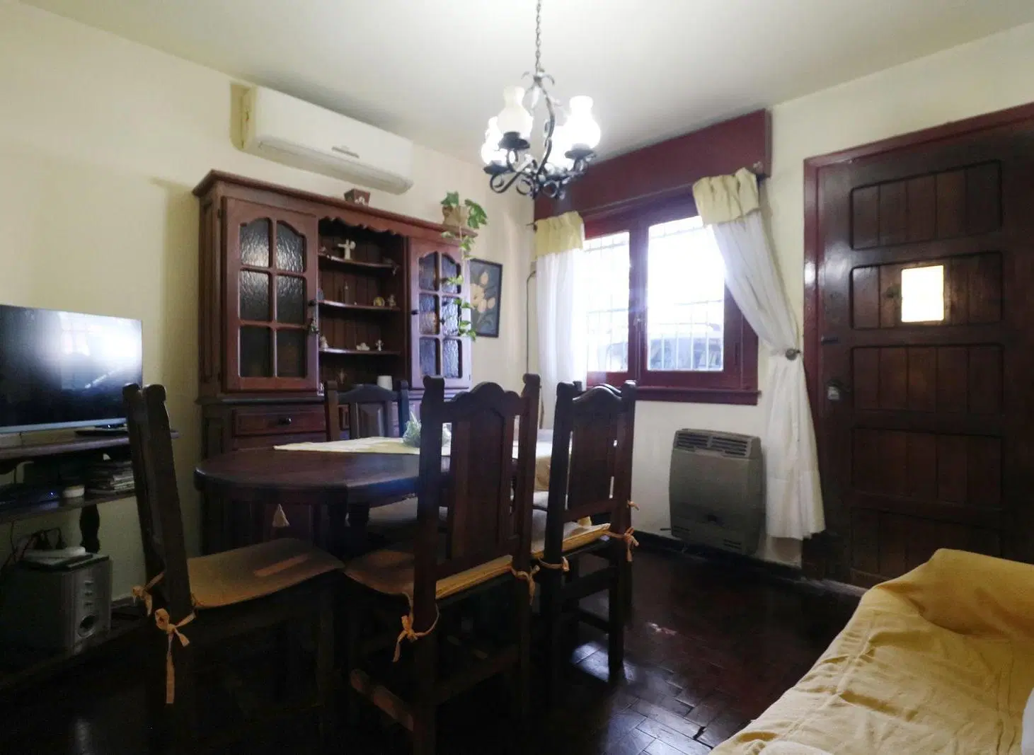Casa 4ambientes con gran jardin, quincho y parrilla. 4