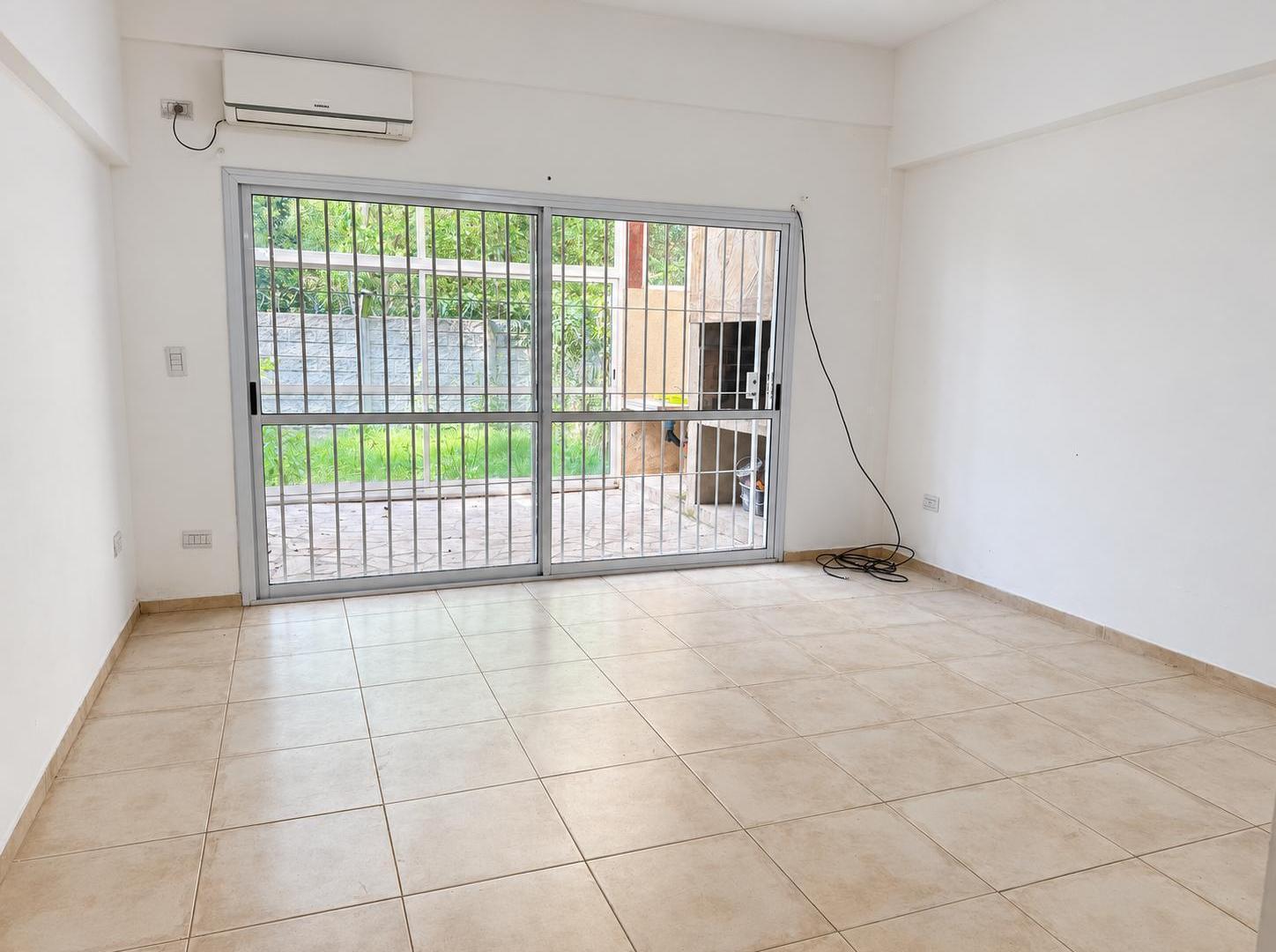 Foto de Venta departamento Barrio La Esmeralda 2ambientes Galería Parrilla, imagen 2