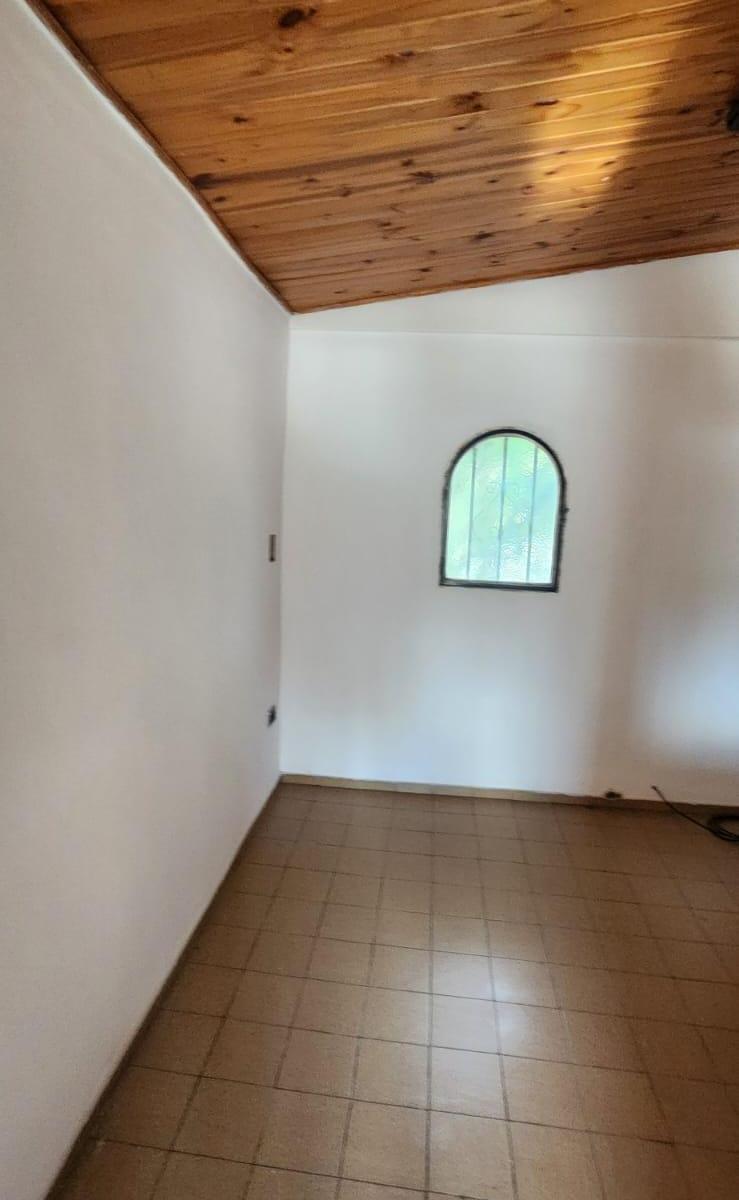 Se Vende - Excelente Casa Planta Baja Mas Departamento en Planta Alta en Barrio Los Paraisos 4