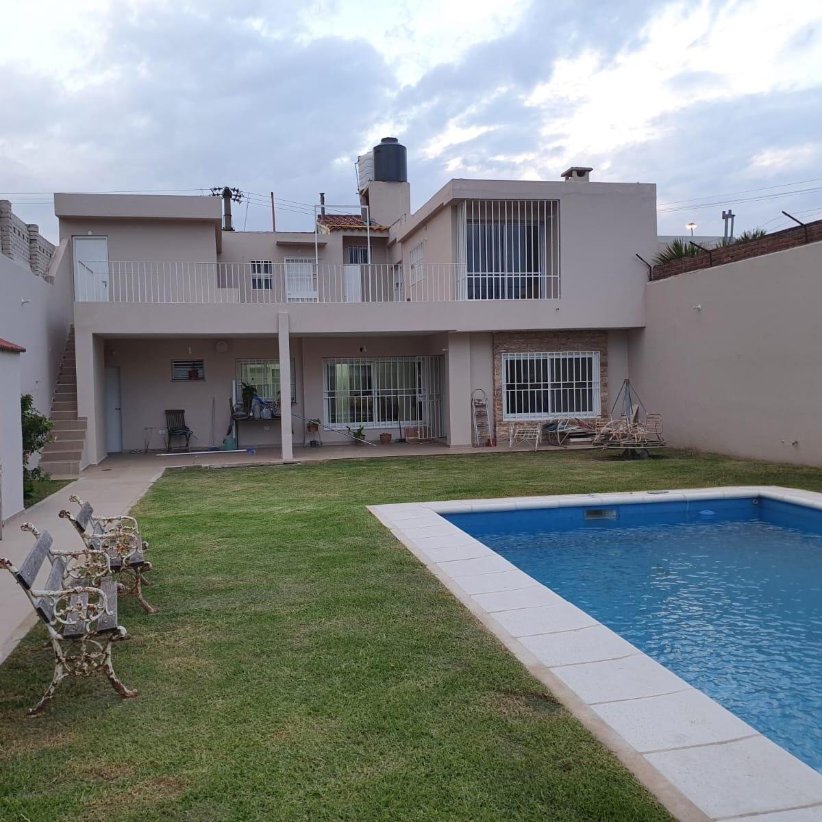 Excelente Inmueble Barrio Maipú a m de Sabattini Altura 1700 2