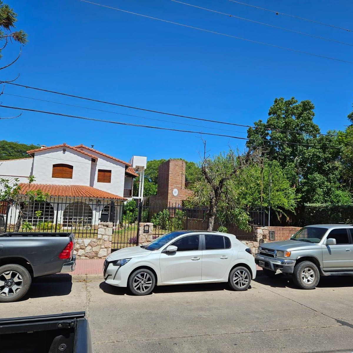 Alquiler / Venta - Casa Cerro de Las Rosas Excelente Inmueble 3