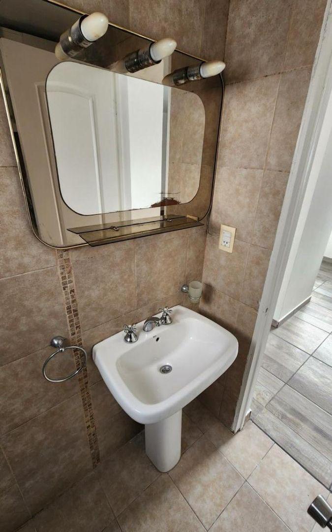 Foto de Alquiler Duarte Quiros 2055 - departamento - 1 dormitorio - cuarto piso, imagen 2