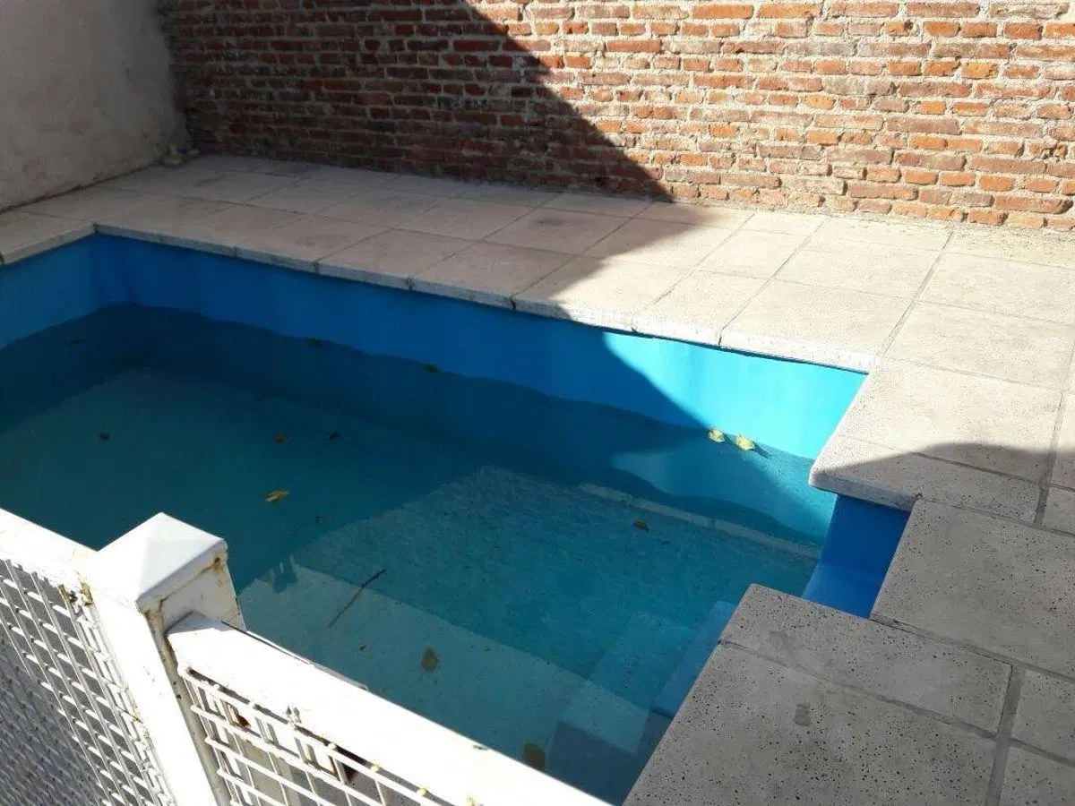CASA-ALQUILER-UBICACION NUEVA ZELANDA Y GERMANIA Bº YAPEYU-3 DORMITORIOS-PATIO - PILETA 4