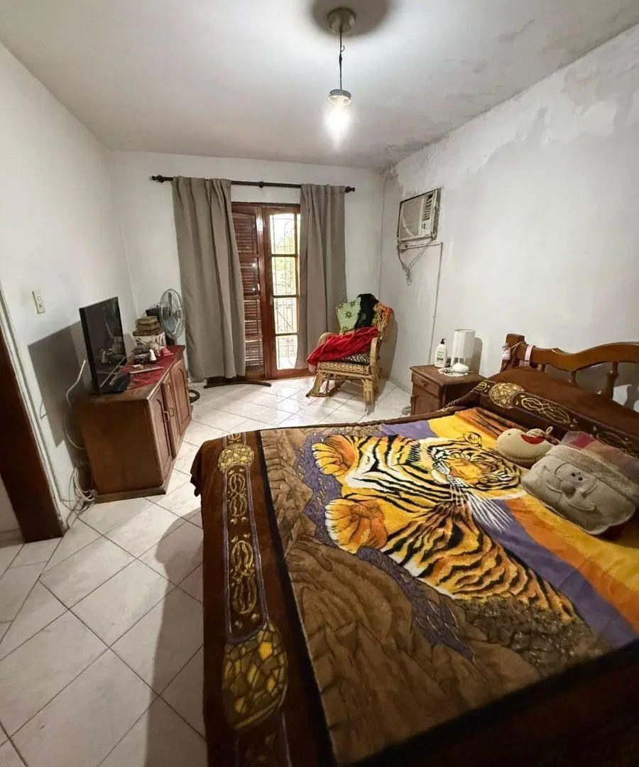 Bº COLON - CASA A LA VENTA - A METROS DE AV. SABATTINI - 3 DORMITORIOS - PATIO - COCHERA DOBLE-BAÑOS 4