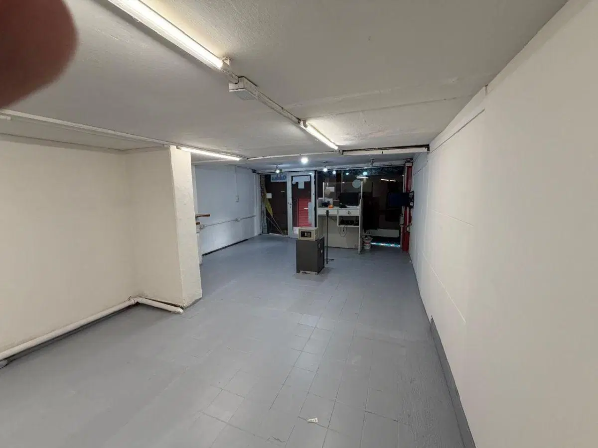 EXELENTE LOCAL SOBRE AV SABATTINI AL 1692 5