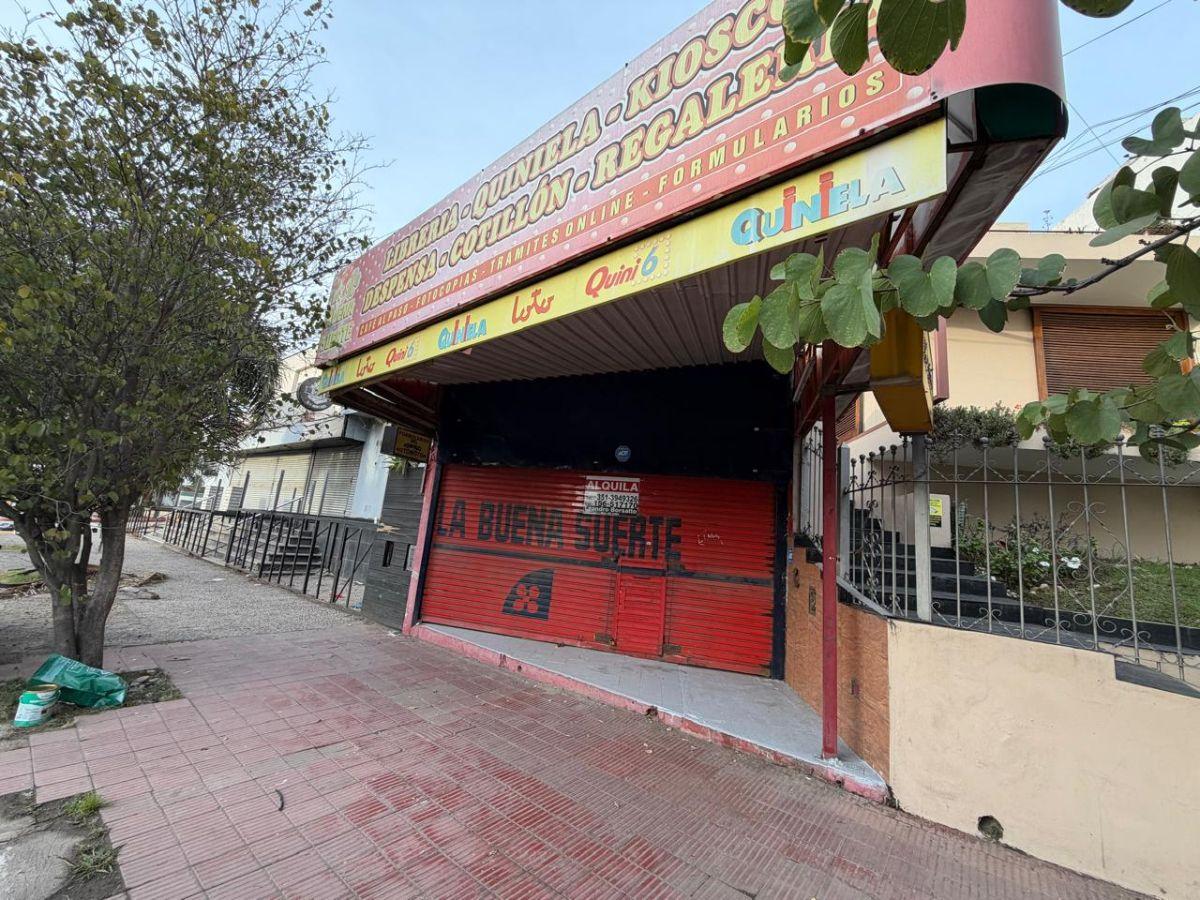 EXELENTE LOCAL SOBRE AV SABATTINI AL 1692