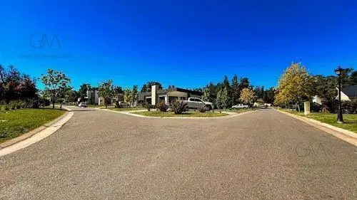Exclusivo lote en venta en Barrio Las Prunas 3