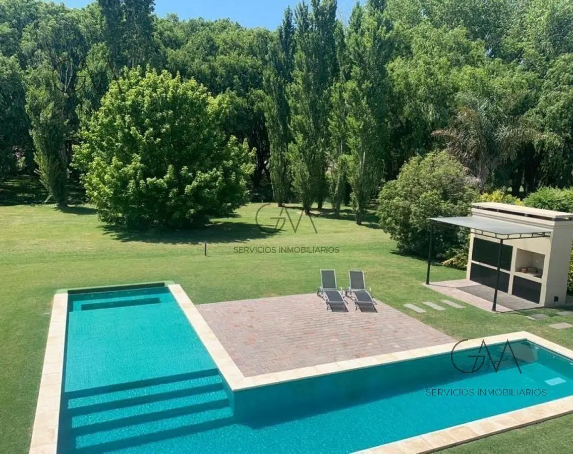 Casa en venta en Barrio Privado Rumenco 5