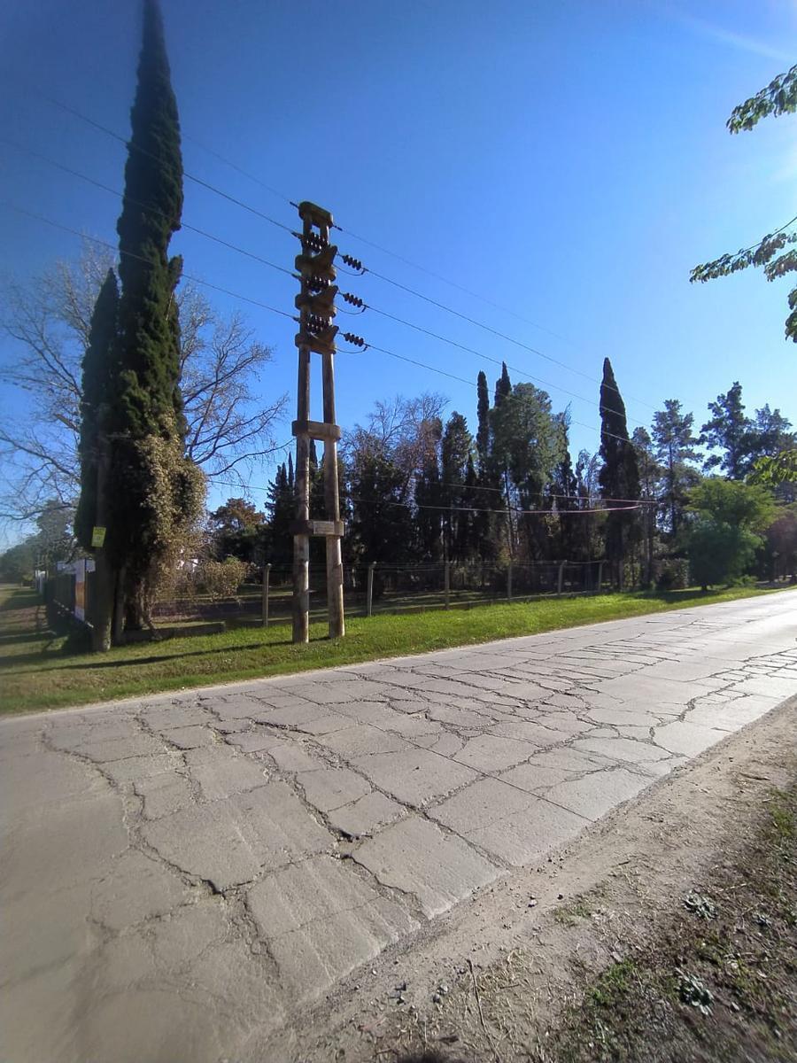 Estratégico terreno en esquina limite Funes/Roldan