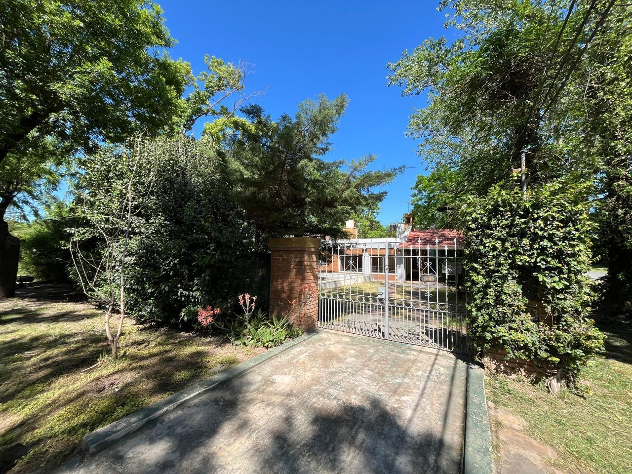 Casa en La Taba esq. San José
