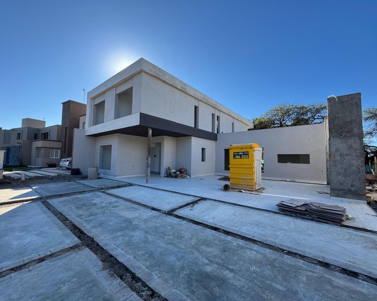 Siete Soles - Casa Premium. 3dor. 4baños. Escritorio. 1