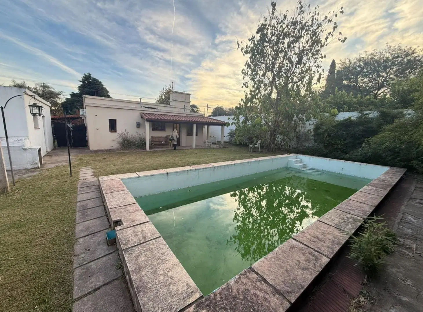 Casa a mts de la mujer urbana. 3dor. apta credito 1