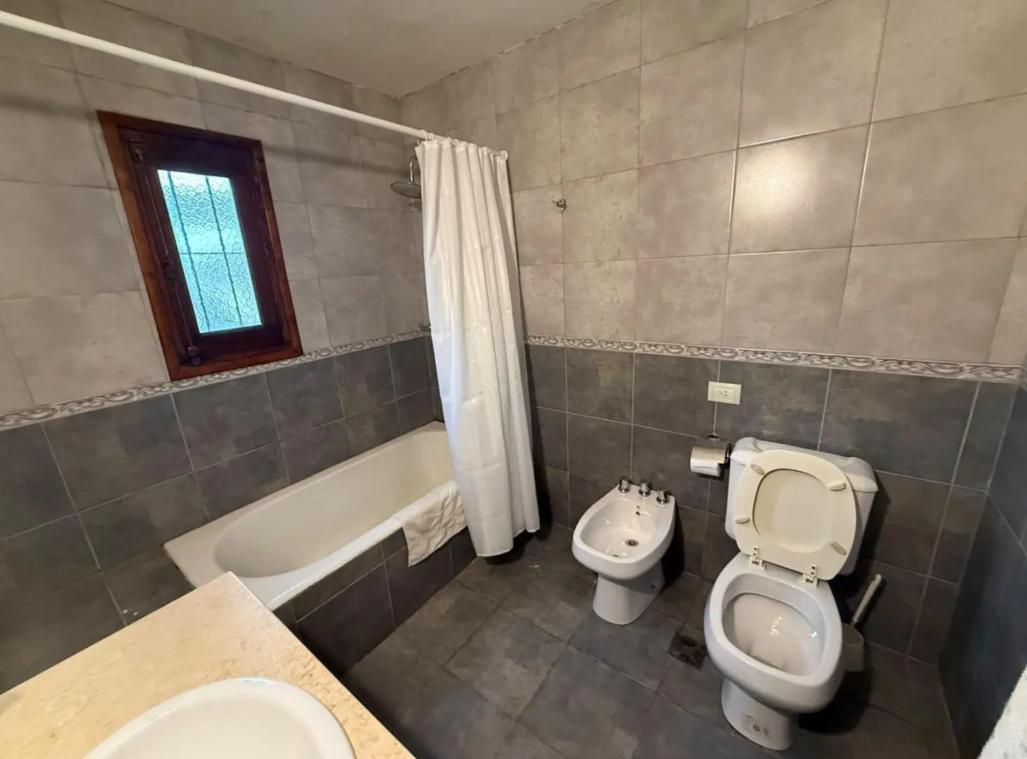 Casa a mts de la mujer urbana. 3dor. apta credito 5