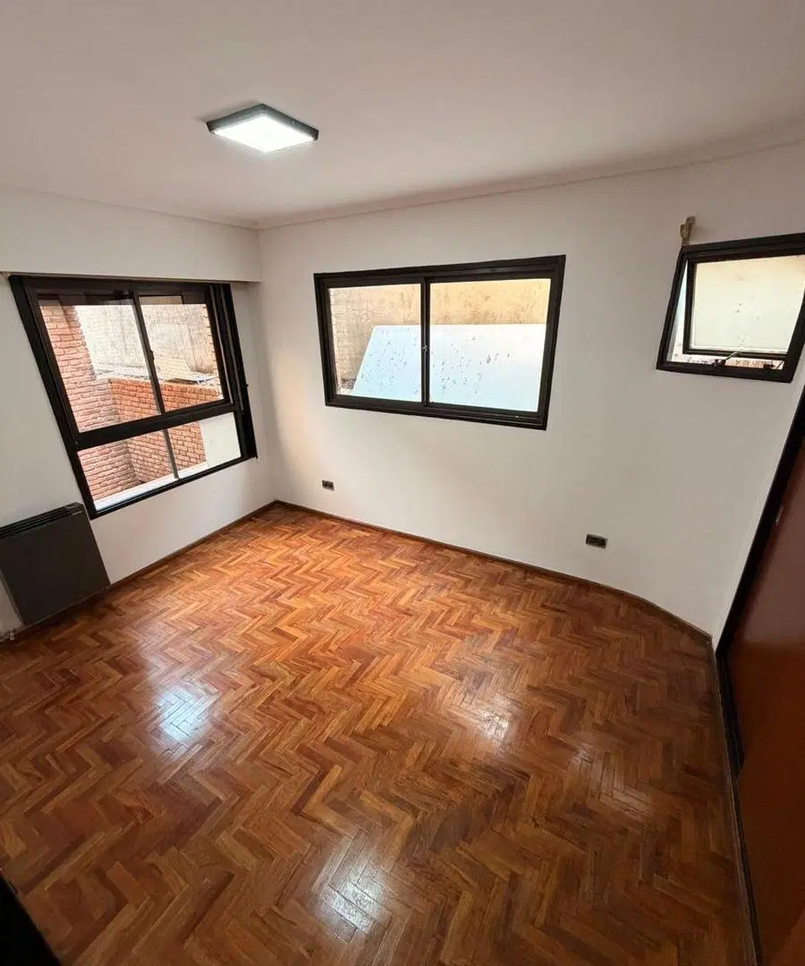 amplio dpto con balcon/terraza, piso alto,. op. cochera!!! 2