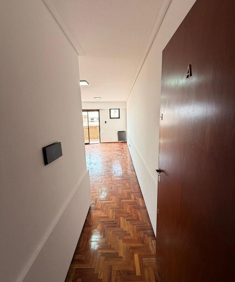 amplio dpto con balcon/terraza, piso alto,. op. cochera!!!