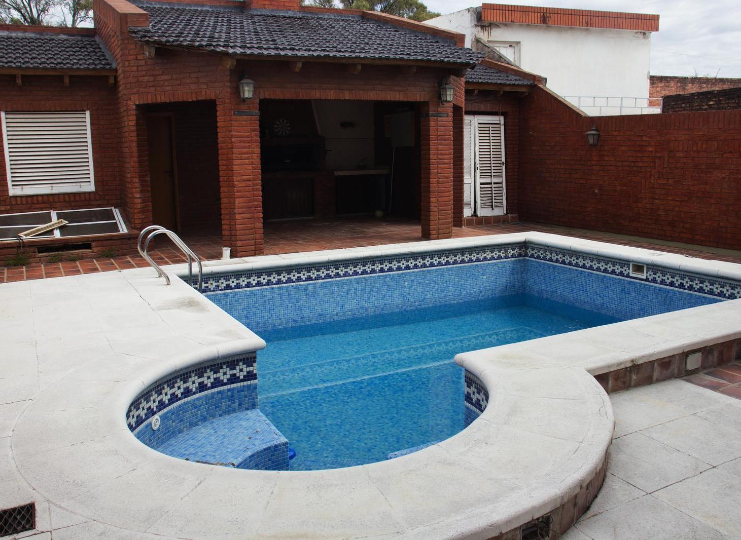 Foto de 4 dormitorios/ Pileta/ Apta credito, imagen 2